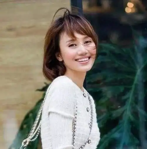 她与娱乐圈影帝一见钟情,结婚9年成11个孩子的妈,41岁依然美丽