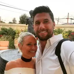 夫妻本是同林鸟当未婚妻身患癌症,英国男孩诠释了真正的爱情