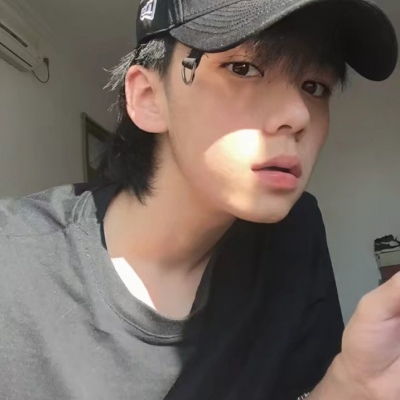 干净优质男头人都有各自的月亮