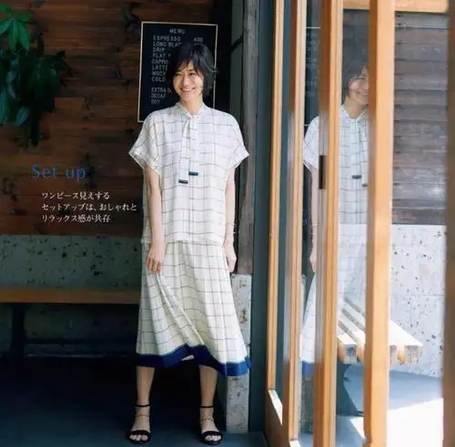 这才是50岁女人的最美装扮,日本模特知性优雅的穿搭,养眼又减龄