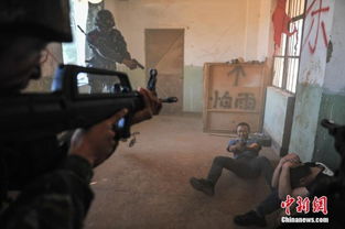 云南武警进行反恐演练多兵种配合解救人质