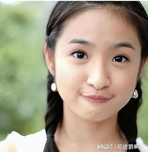 35岁女正脸头像母亲