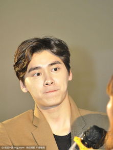 李易峰帅气出席活动瞪眼撇嘴搞怪贡献表情包