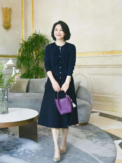 50主妇亲身示范黑色的8种穿搭方式,高级又显气质