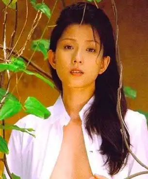 还记得木棉花的春天中的她吗,五十岁却越老越美,气质堪比赵雅芝