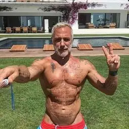50岁的男人身材堪比小鲜肉,妹子们已经舔疯