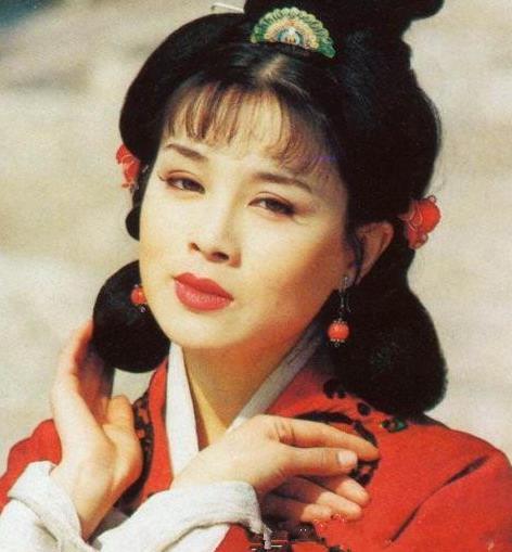 她被称第一古装美女,和渣男在一起多年最终离婚,50岁至今单身
