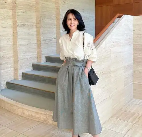 50岁女人最吉利的头像优雅女人