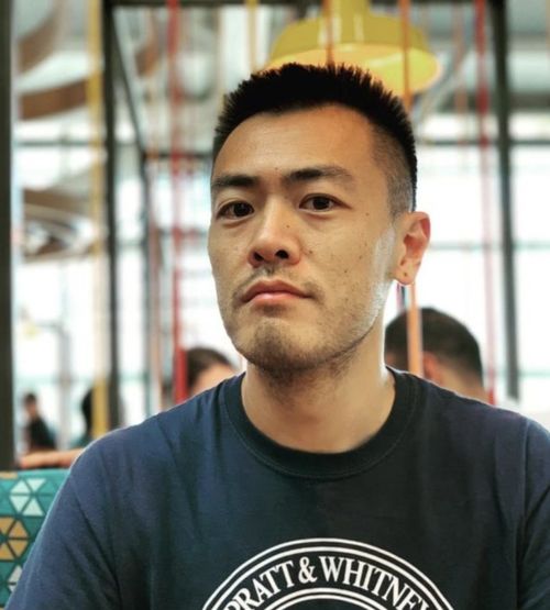 刘銮雄40岁长子获男士求爱,一笑而过不理会,离婚11年女友频频换
