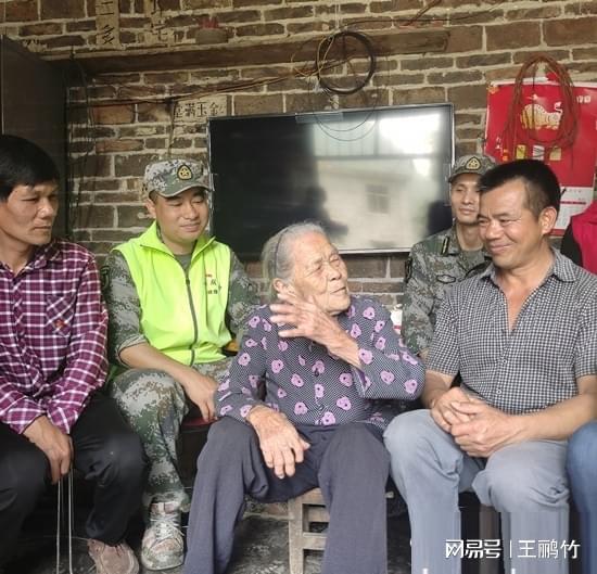 揭秘88岁富有老太太卧室里的一袋米,背后故事令人感慨万千