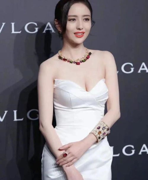 40岁佟丽娅像20岁离婚后放飞自我,端午节晒美照,颜值爆棚