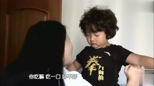 轩轩小嘴嘟嘟的教妈妈邀请自己吃蛋糕,表情动作太可爱了