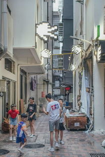 这套放置在城中村的表情包,把大人小孩都逗乐了