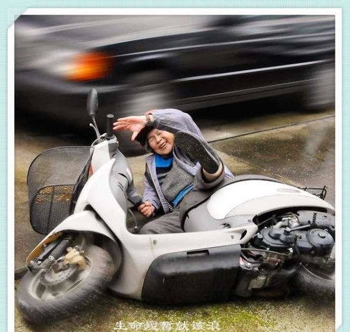 这才是网红看这个90岁奶奶旅游搞怪自拍,只能说会玩