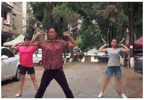 论功夫,歪果仁只服中国街头的大爷大妈们你大爷永远是你大爷