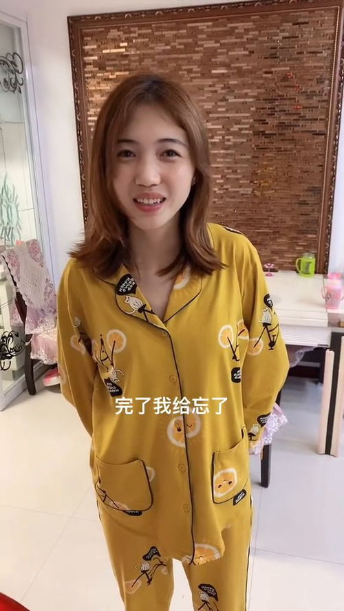 看这个表情实在不忍心了这两个小馋猫天天在家等我带吃的