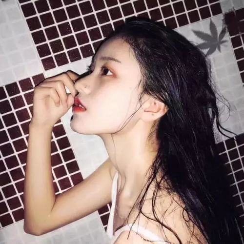 40岁左右女人的微信头像拿花熟龄