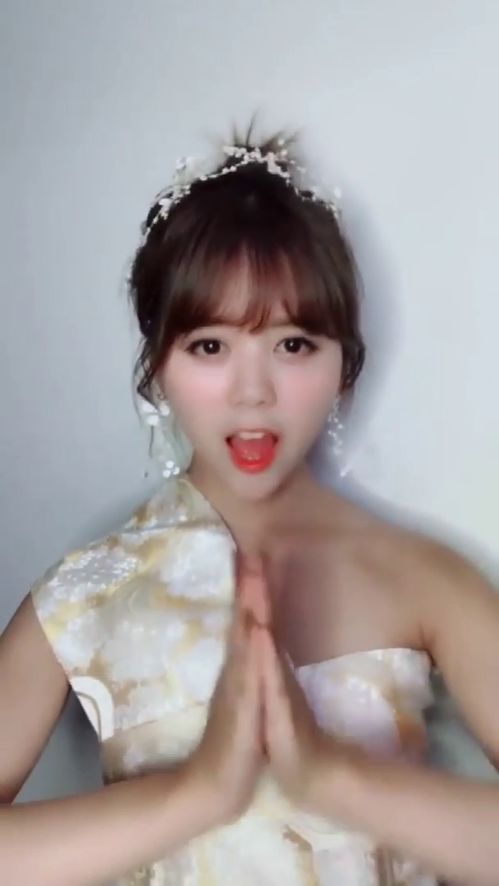 小姐姐演绎了一段别样的萨瓦迪卡,最后那一笑,真是可爱