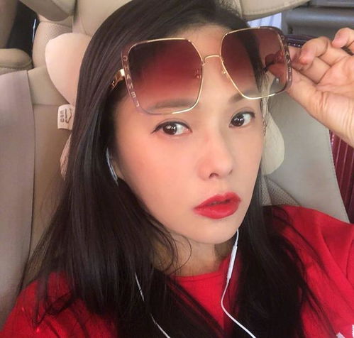 52岁的伊能静,有少女般的皮肤,全凭这些护肤小窍门