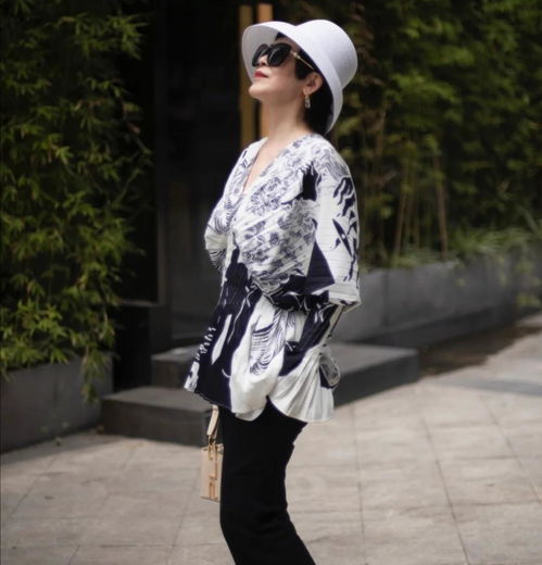 60岁女士头像生活照高级