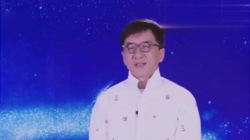 成龙节目中批某些年轻演员太脆弱,边说边摇头表情很无奈