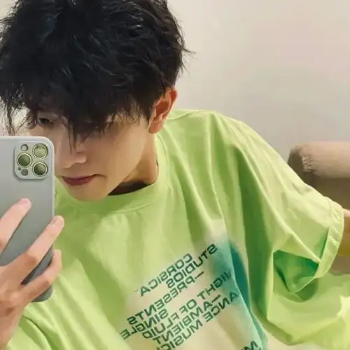 四五十岁的男人头像阳光少年