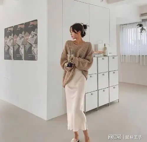 今年春天火了这条醋酸裙,优雅又显贵,超适合40岁中年女人