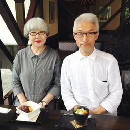 秀恩爱的最高境界日本60岁夫妻结婚37年来,每天都穿情侣装...