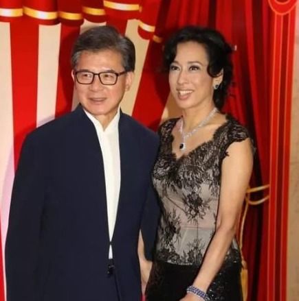 她是郭晶晶的婆婆,47岁离婚,50岁再嫁亿万富豪活成少女
