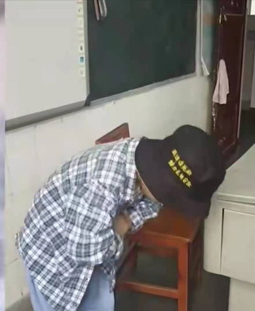 辛酸四川7岁男孩患脑癌离校,师生深情告别,现场让人百感交集