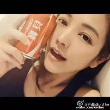 我成了手捧保温杯的中年女人
