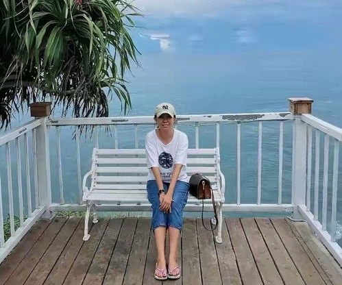 卓依婷给女儿庆生,40岁的素颜发黄还有眼袋,连头顶都有点秃了