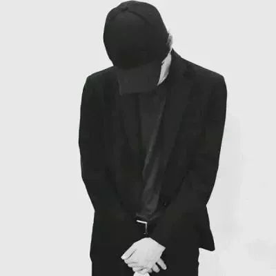 50岁男人头像高雅有品位黑衣