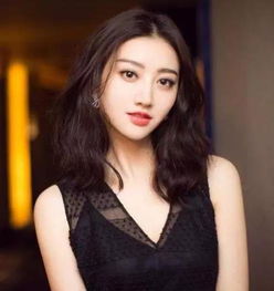 脾气火爆却长相出众,又是富婆命的星座女,旺夫益子,一生好运