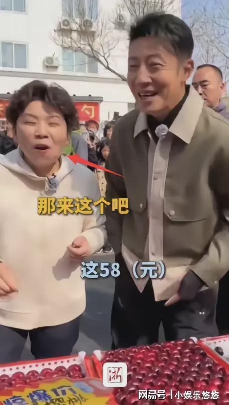 撒贝宁逛早市被偶遇嫌200元一斤的樱桃太贵,邓亚萍表情亮了