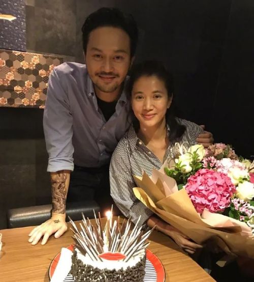 张智霖和袁咏仪的豪宅阳台风景像仙境一样,老夫老妻还这么浪漫