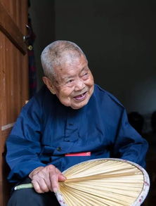 点赞龙岩百岁老人变生日宴为植树节