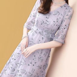 迎五一,别打扮的像大妈,瞧这新款碎花裙,不贵确美上添嫩