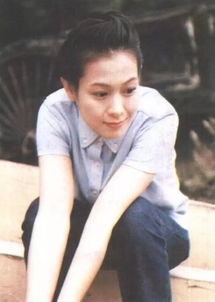 中年男人当街痛哭如果不是生活太苦,谁又愿意在人前流泪