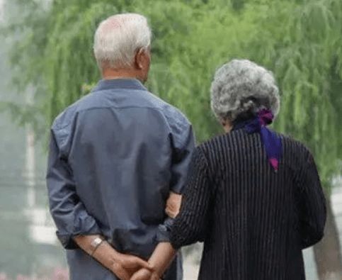 在农村找个合适的老伴容易吗