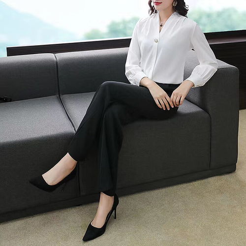 中年女人头像有气质西装