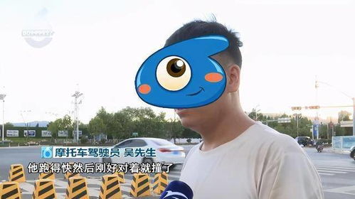 电动车倒地四分五裂女子坐在地上表情十分痛苦男子躺在地上不动了