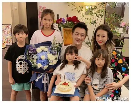 她嫁给大16岁男星,结婚5年生四娃,如今36岁过得怎样