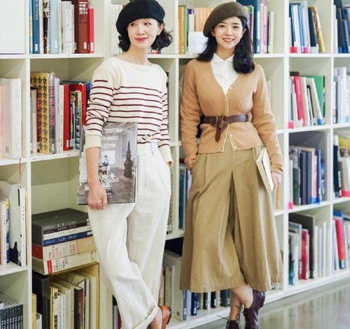 今年流行薄毛衣,40岁女人穿美得无懈可击彰显高级气质