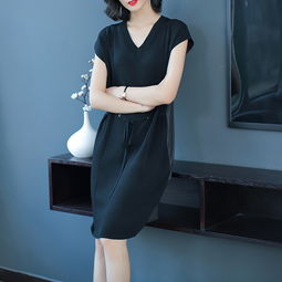 六月天就穿这种女装,47岁老婆穿上时尚高级,奔五就要美得大气
