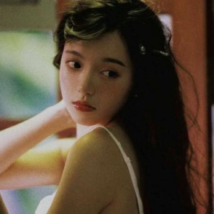 50岁优雅韵味女人的头像风景女头