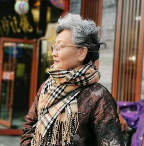 北京一大妈出国旅游,把新房交给侄女住,回来一看房子乐开了花