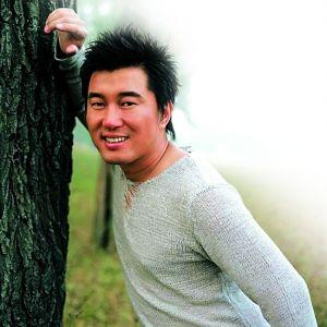 他出身泥瓦匠,走红后抛弃妻女,迎娶富家女,现如今女儿拒绝相认