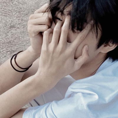 30岁男头像简单大方同床
