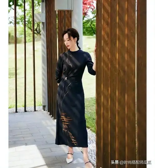 真正有气质的女人,穿裙子不会配丝袜运动鞋,看陈数你就知道了
